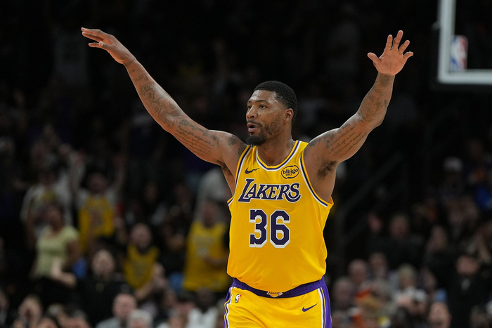 开云app下载-斯玛特复出，湖人防守提升，雷迪克有妙计，打季后赛能否凑效|火箭|爵士|首轮|东契奇|马库斯-斯玛特_新浪体育_新浪新闻